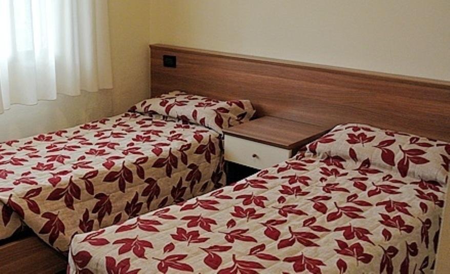 Hotel Arlecchino Castel San Pietro Terme Habitación foto